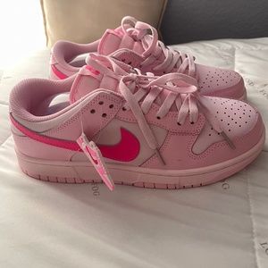 Nike Dunk Low Triple Pink